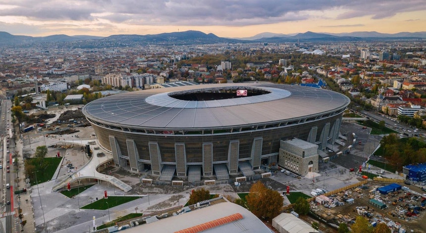 O Arena Puskás, em Budapeste, volta a receber jogos da "Champions"

