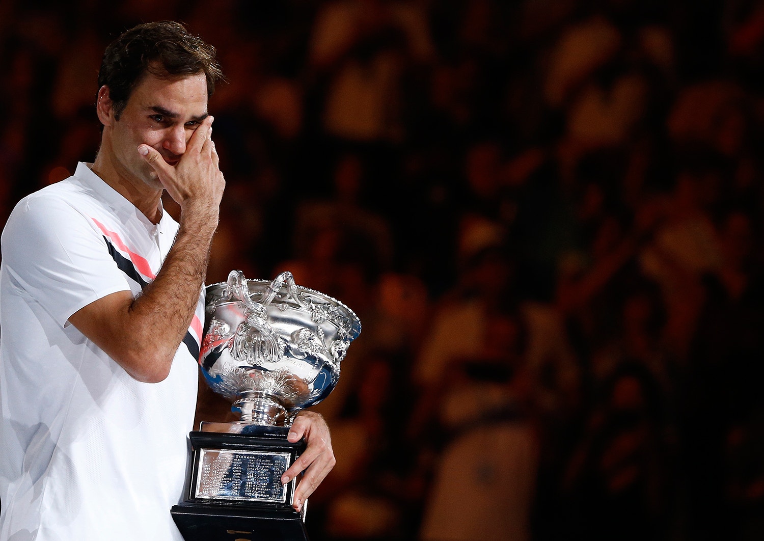  Roger Federer chorou de felicidade ao vencer o Australian Open /Thomas Peter - Reuters 