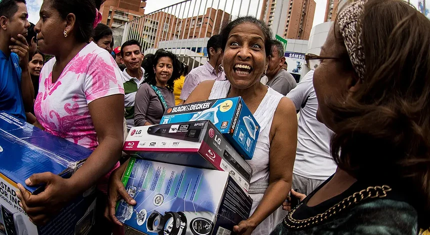 O aumento dos preços está a "estrangular" a vida dos venezuelanos
