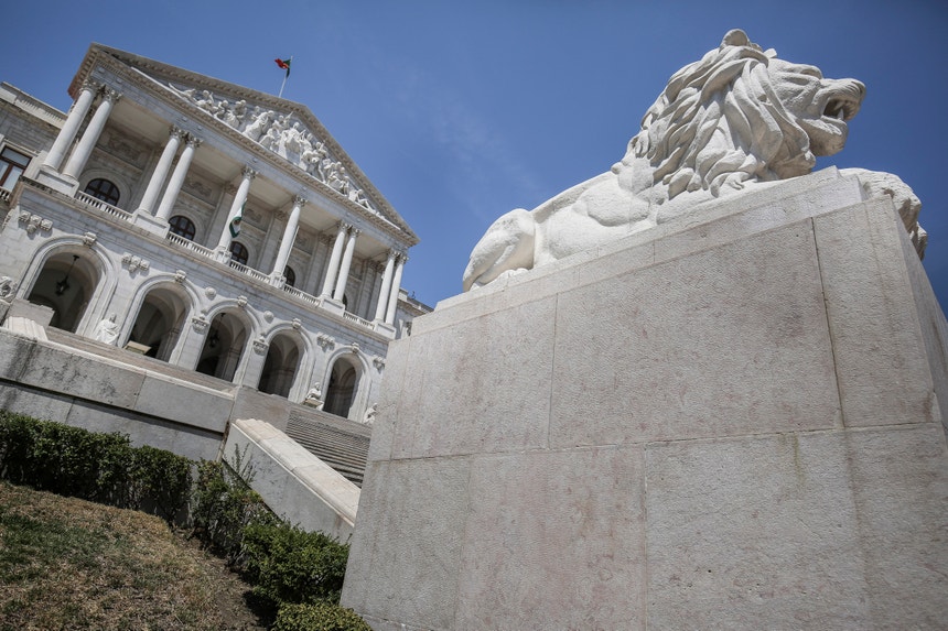 Primeiro-ministro abre debate do Estado da Nação com exames no centro da polémica