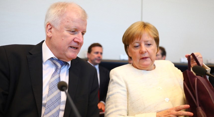 Acordo entre Merkel e Seehofer adia crise política na Alemanha