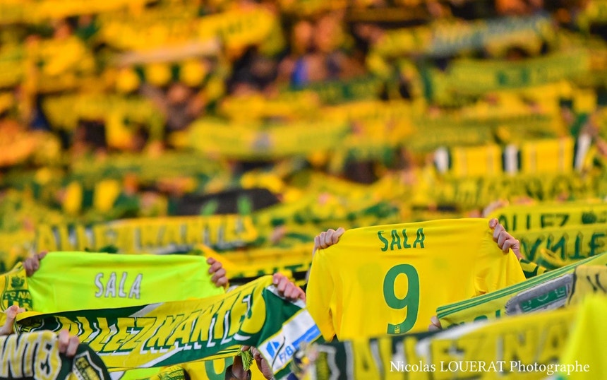 Camisola 9 do Nantes para sempre de Emiliano Sala - SIC Notícias