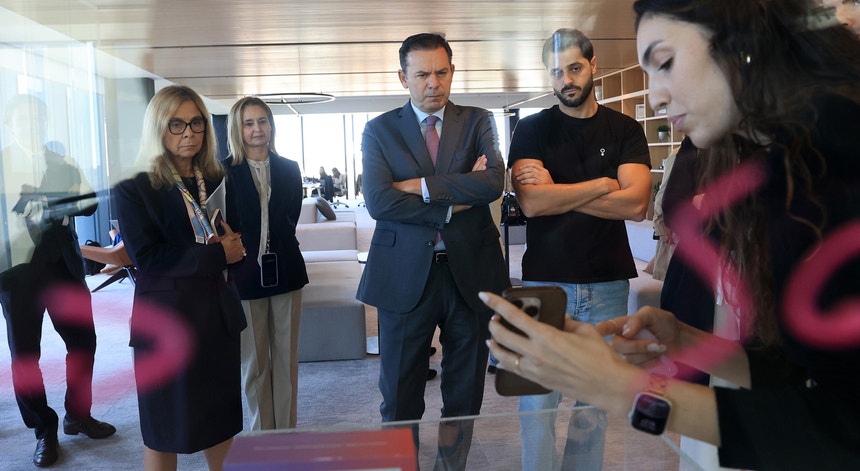 Imagem de Montenegro critica 