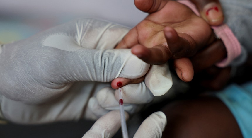 Imagem de Cinco casos de VIH em menores de 15 anos em Portugal, três transmitidos mãe-filho