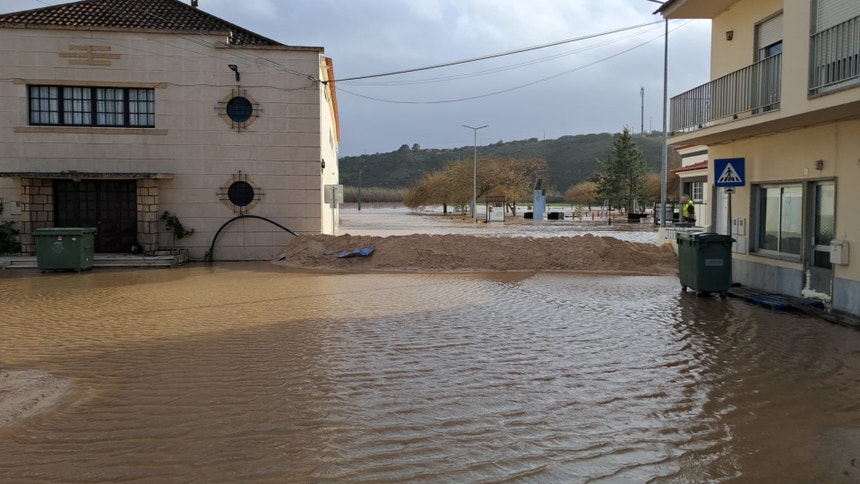 Imagem ilustrativa: Presidente da junta de freguesia de Ponte do Rol diz que há mais de 15 anos que não se viam inundações como estas