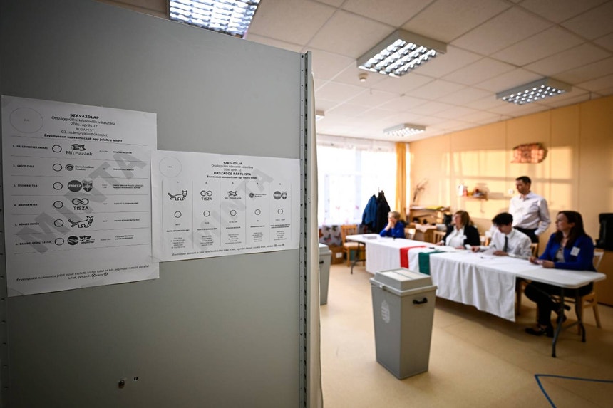 Imagem de Húngaros já estão a votar para escolher entre Orbán e Magyar