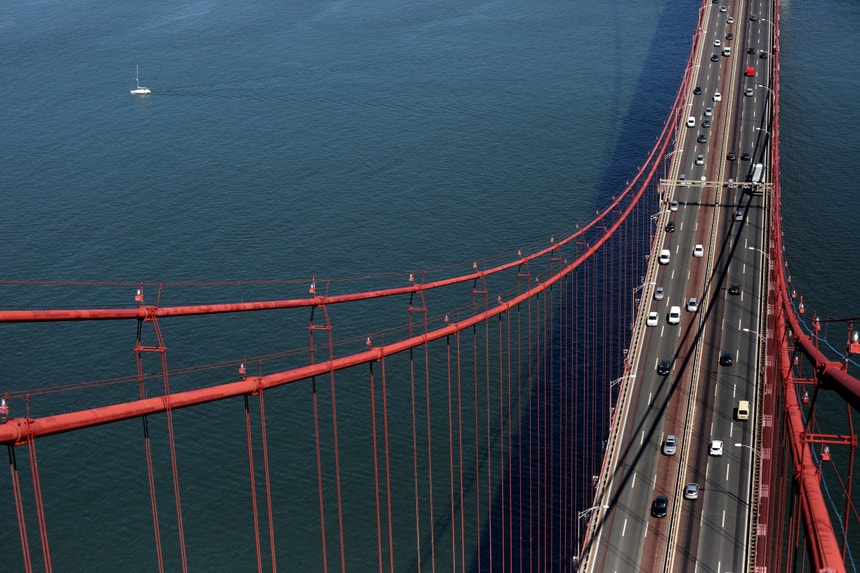 Imagem de Condutores protestam contra aumento do preço dos combustíveis na travessia da Ponte 25 de Abril