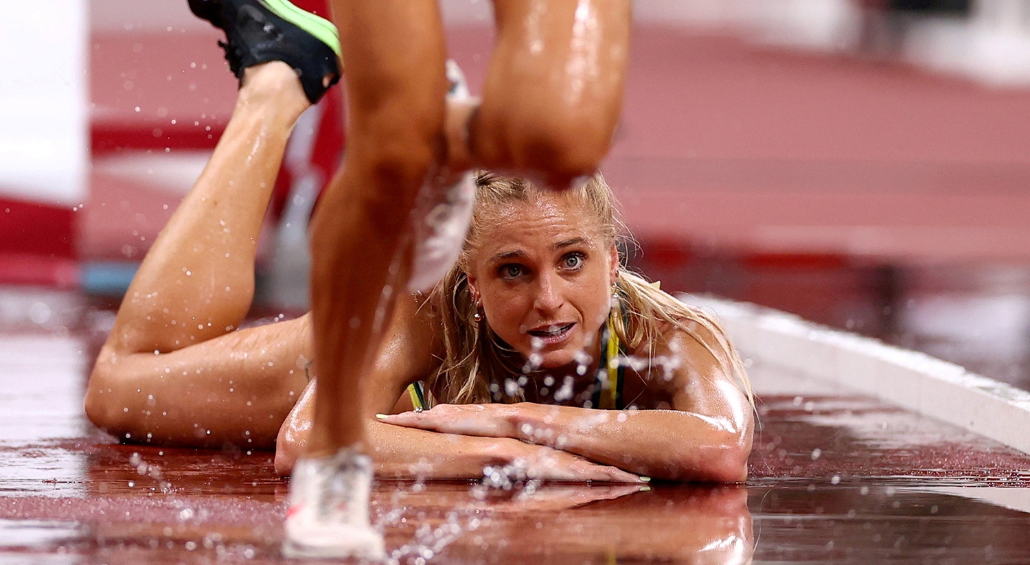   Final dos 3000m de barreiras. A atleta Genevieve Gregson, Austr&aacute;lia, caiu durante a prova final. | Foto: Andrew Boyers - Reuters 