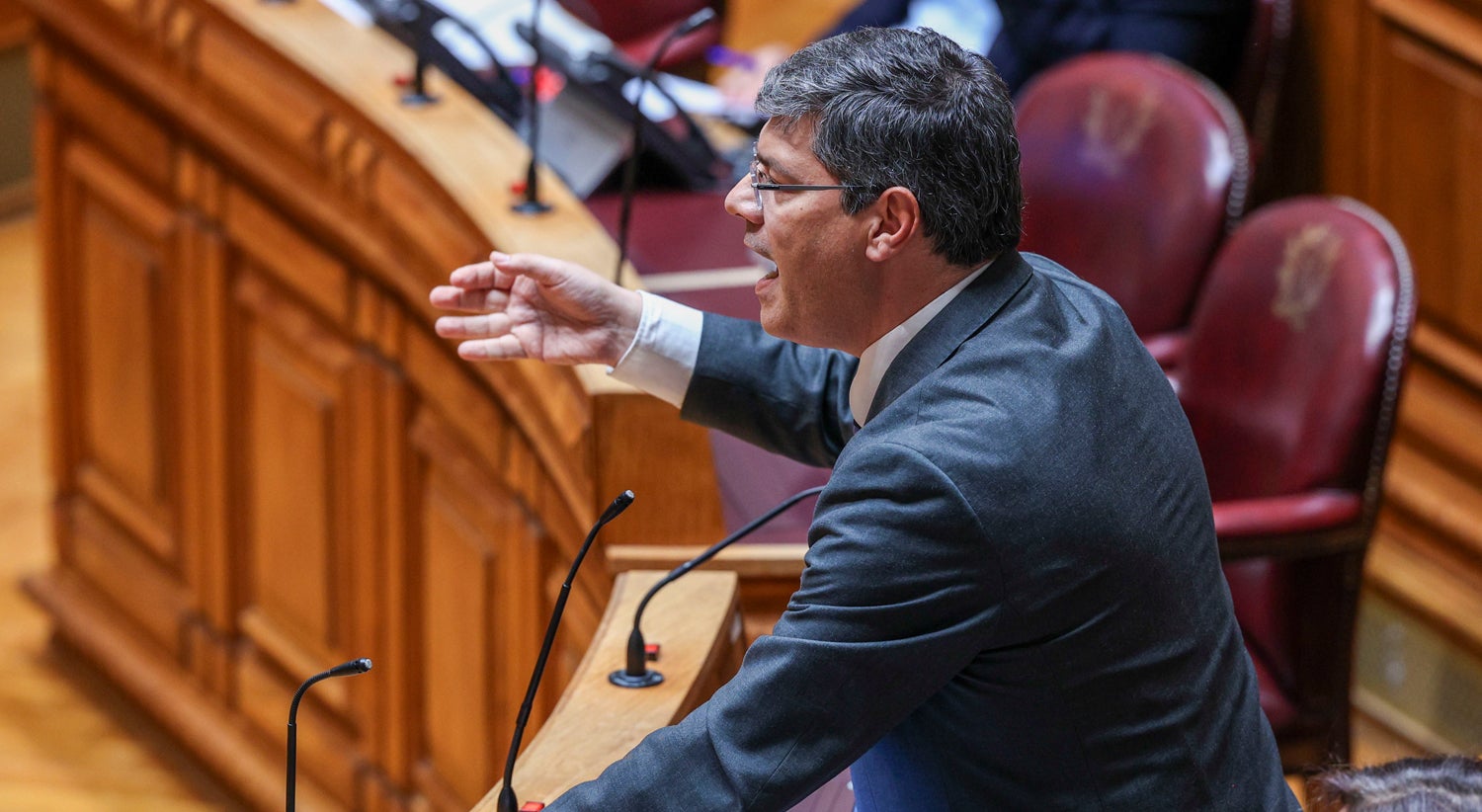 PS wants the Government to send the specifications and contract with NewsWhip to Parliament