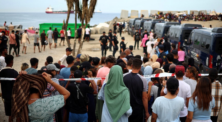 Imagem de PJ entrega a Marrocos suspeito de facilitar entrada ilegal de pessoas em Espanha