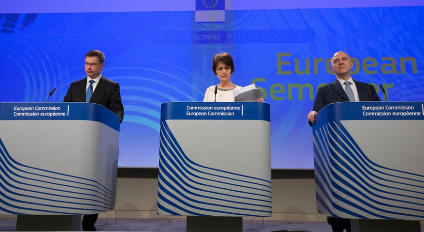 A decisão foi anunciada numa conferência de imprensa dos comissários Pierre Moscovici, Valdis Dombrovskis e Marianne Thyssen
