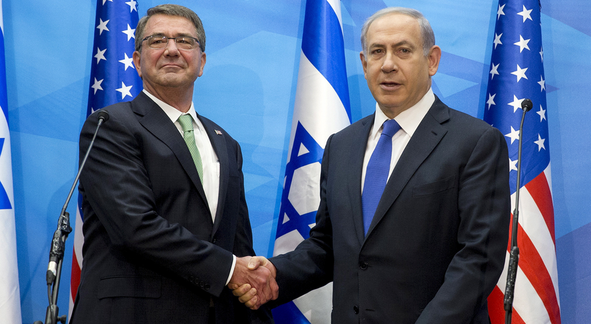 O secretário de Defesa dos EUA, Ash Carter, e o primeiro ministro de Israel Benjamin Netanyahu, em Jeruslaém em 21 de julho de 2015
