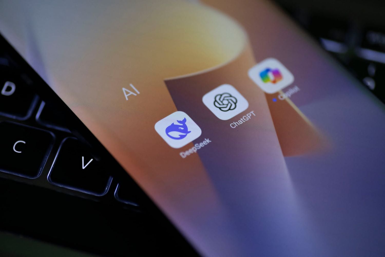 Ganhos da inteligência artificial devem beneficiar também os trabalhadores, alerta OIT
