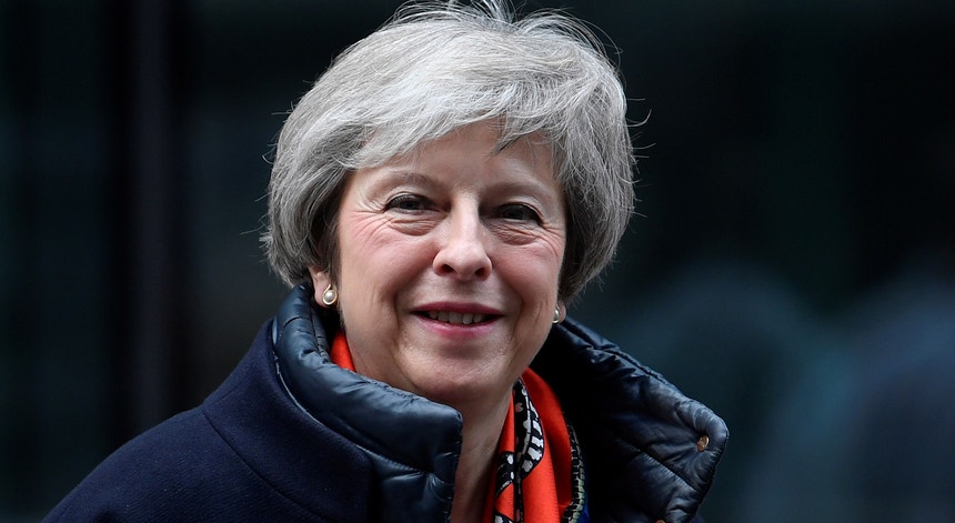 A primeira-ministra britânica enfrenta dificuldades na Europa mas também a nível interno para ver aprovado o seu acordo para o Brexit
