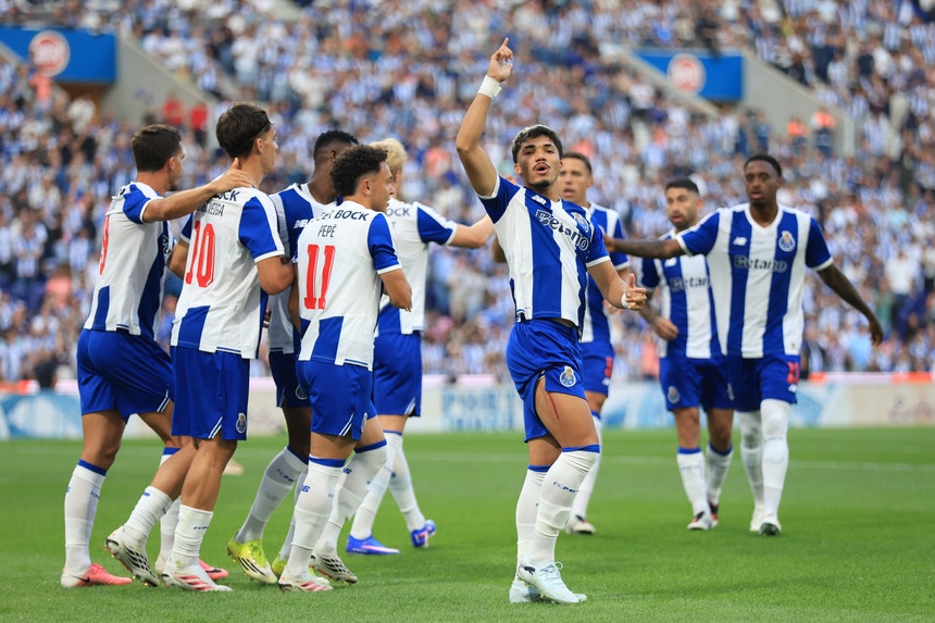 Imagem de FC Porto apresenta plantel de 31 jogadores com apenas três reforços