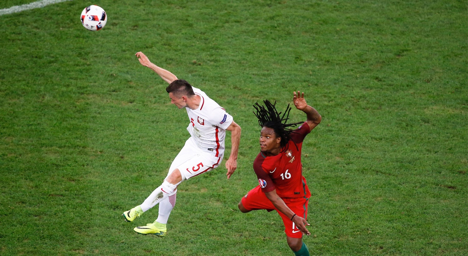  Frente &agrave; Pol&oacute;nia, Renato Sanches bate um recorde de...Cristiano Ronaldo. Torna-se o jogador mais novo a marcar nos jogos "a eliminar" dos europeus. 