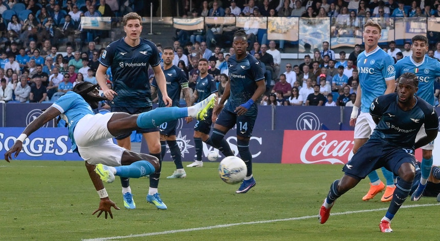 Imagem de Nápoles entrega título ao Inter de Milão