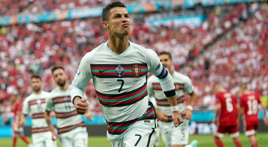 Ronaldo festeja o segundo golo de Portugal
