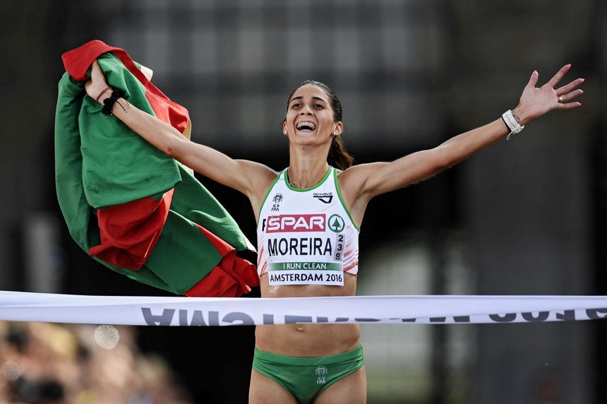 Santo Tirso presta homenagem à atleta Sara Moreira ...