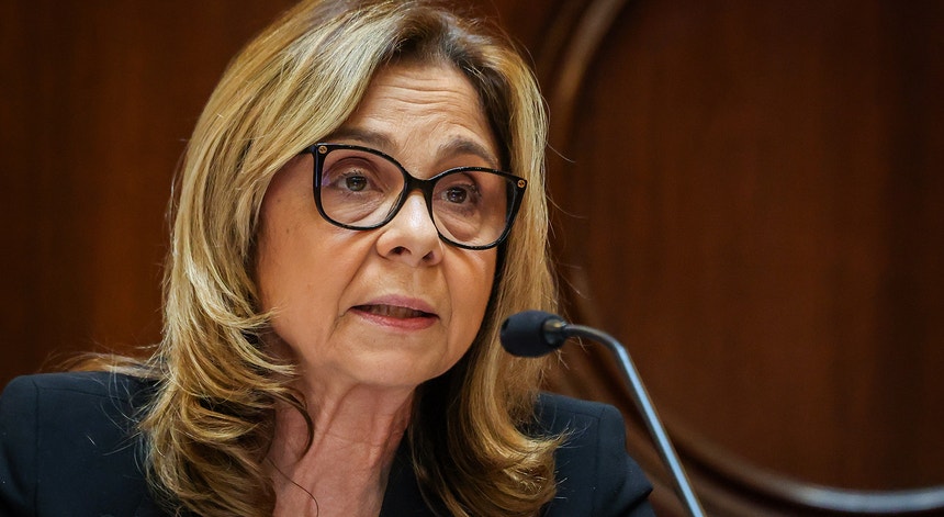 Imagem de Obstetrícia e ginecologia. Ministra diz que primeiras urgências regionais abrem 