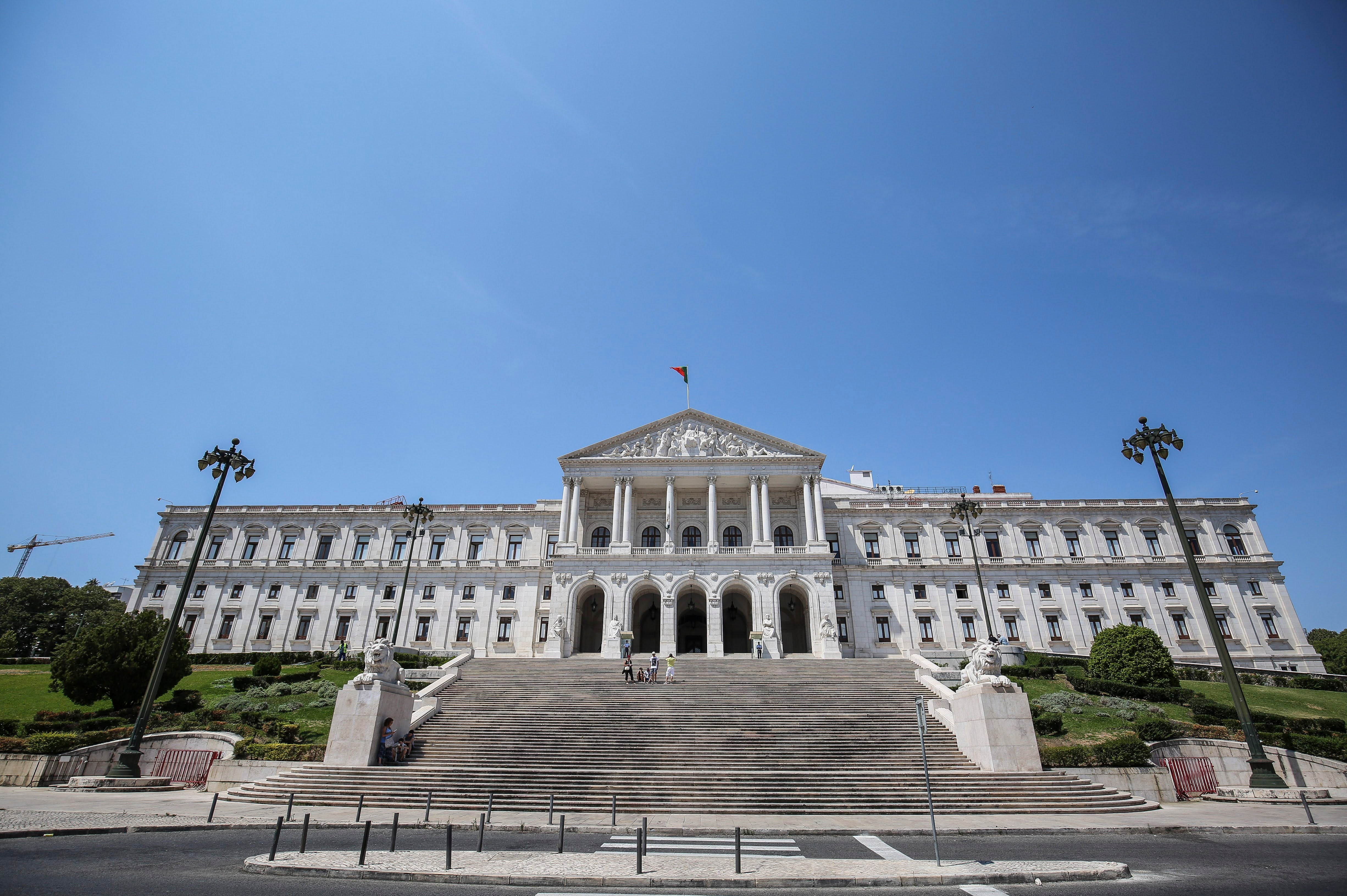 IL apresenta requerimento para ouvir em setembro personalidades ligadas à polémica de atrelado e PJ