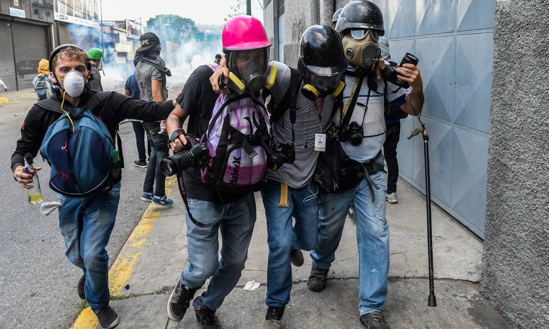 Pelo menos dez jornalistas foram agredidos em Caracas