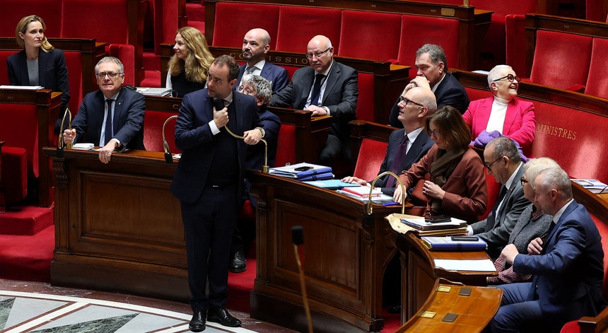 Imagem ilustrativa: Governo francês escapa a moções de censura mas enfrenta novas ameaças