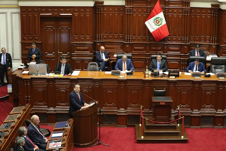 O Congresso do Peru aprovou uma remodelação do governo
