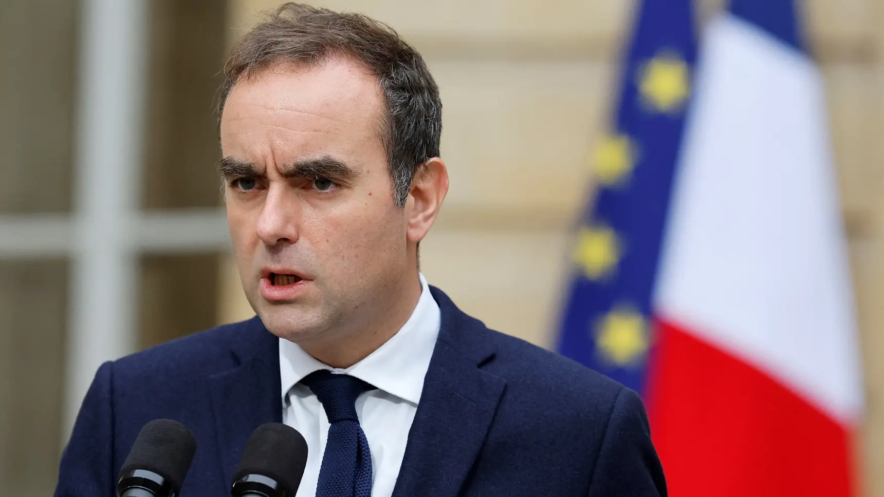 PM francês admite que "poucos ministérios estão à altura dos padrões" de cibersegurança