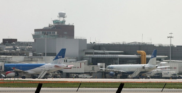  No aeroporto de Heathrow em Londres os avi&otilde;es ficaram em terra 