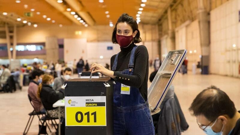 Pormenor da contagem dos votos dos emigrantes
