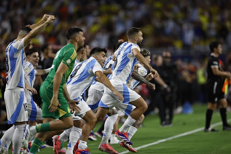 Imagem relacionada com a notícia: Os argentinos festejam a conquista da Copa América
