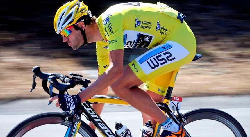 Gustavo Veloso tem sido o dominador da Volta a Portugal em bicicleta
