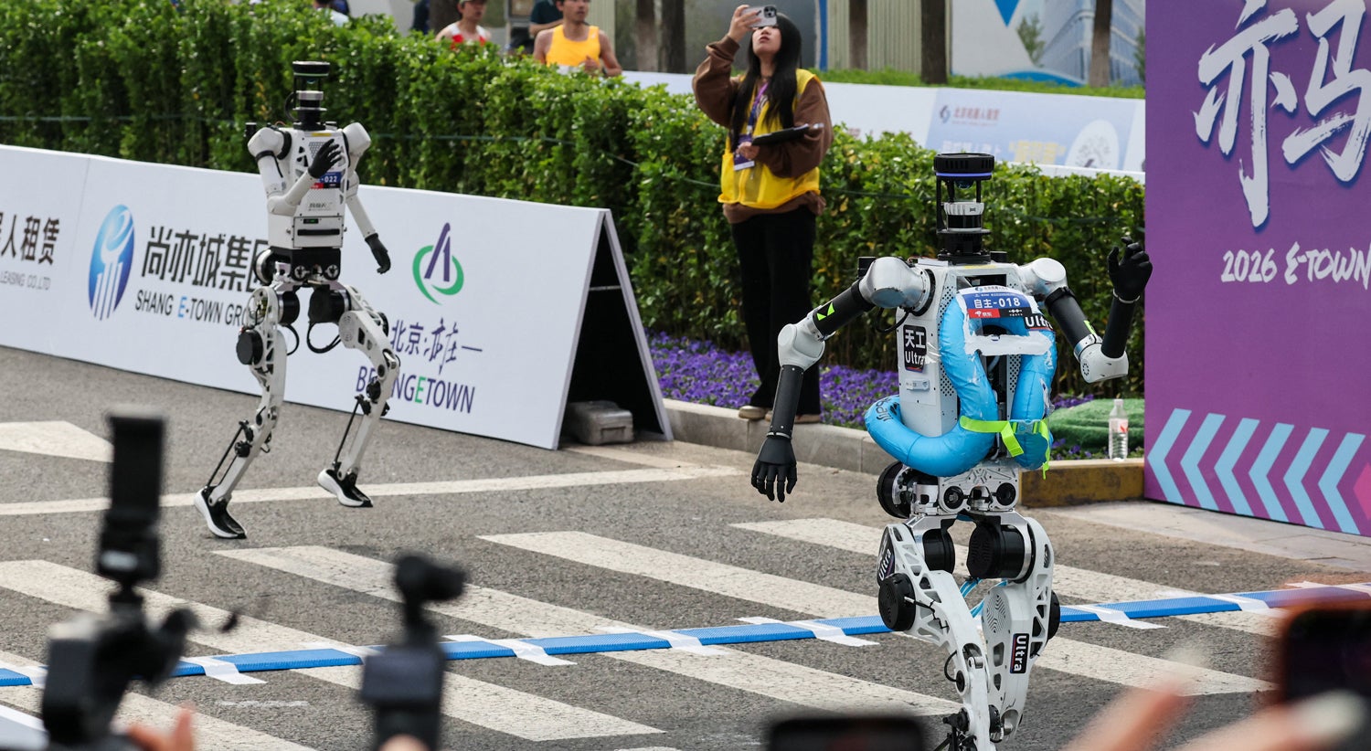 Robô supera recorde mundial humano em meia-maratona em Pequim