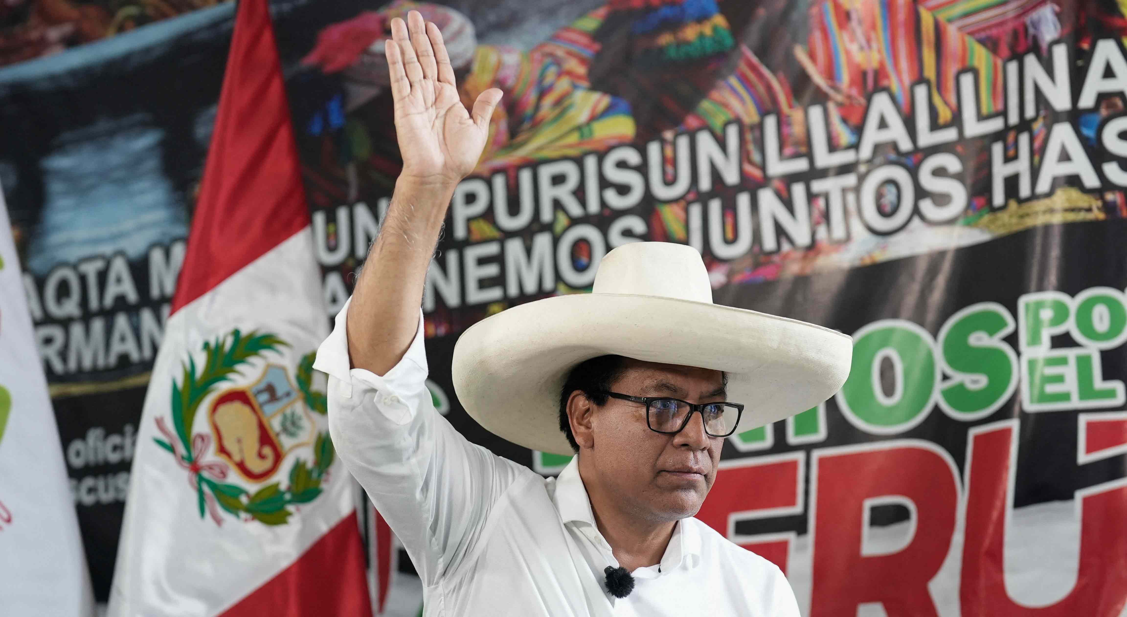 Candidato de esquerda consolida segundo lugar nas presidenciais do Peru