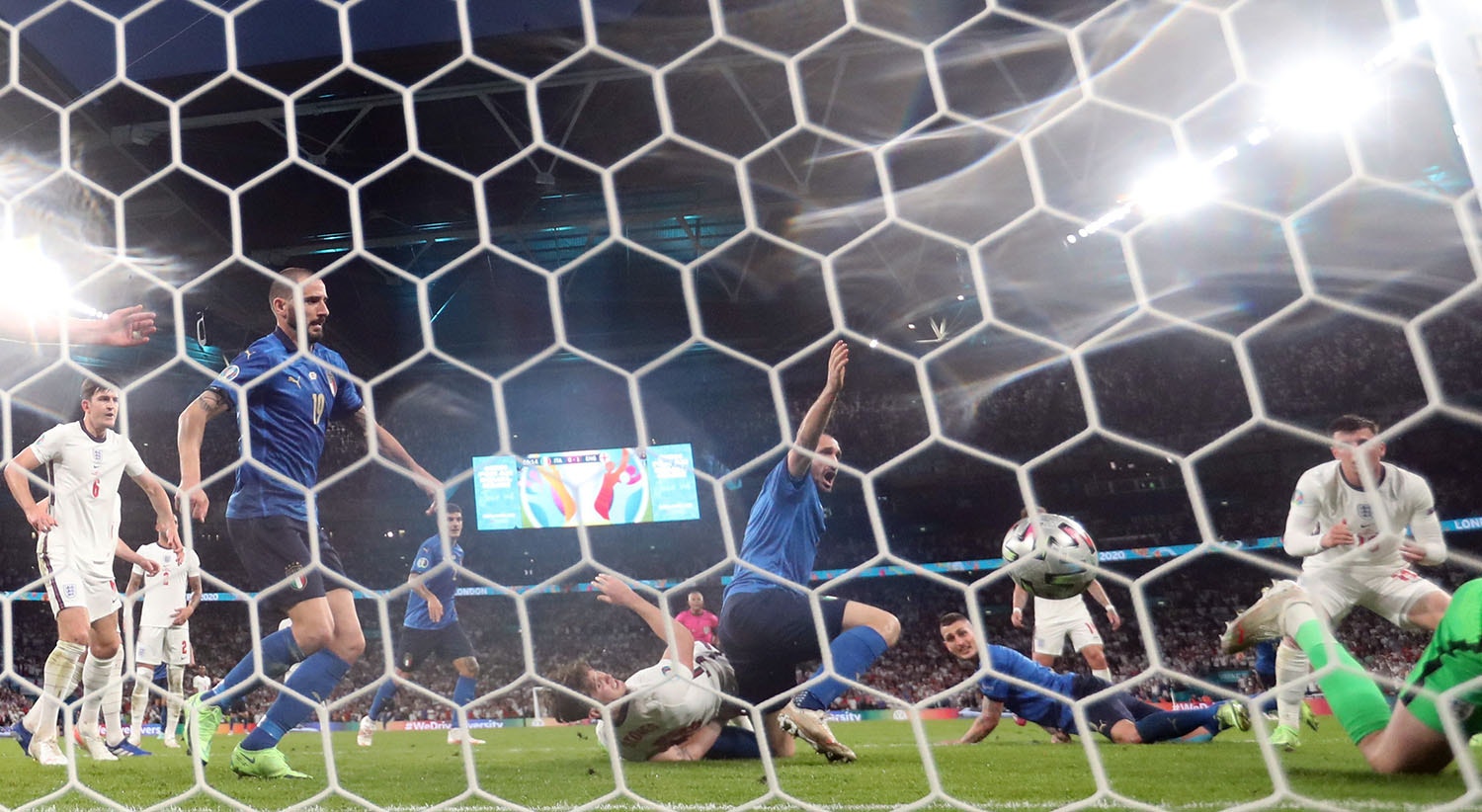  Leonardo Bonucci (It&aacute;lia) marcou o golo do empate. | Foto: Carl Recine - Reuters 