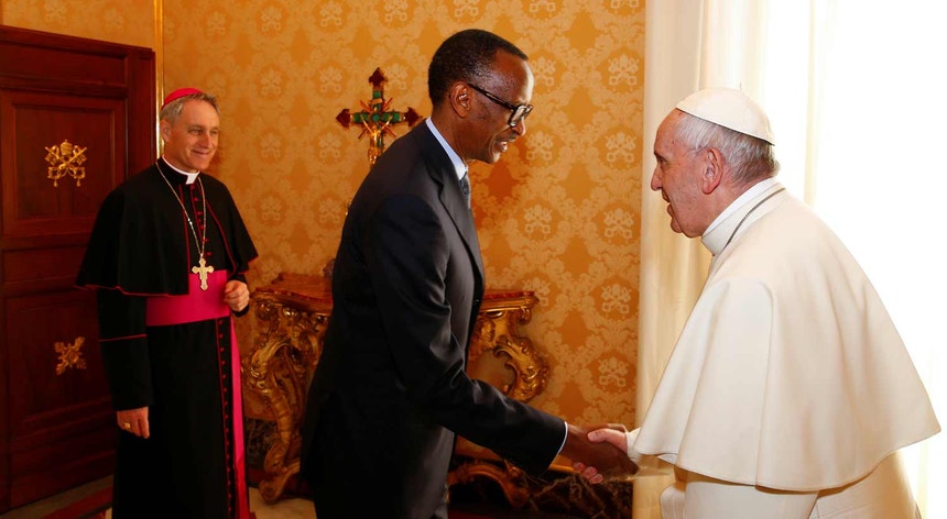 O presidente ruandense, Paul Kagame, com o papa
