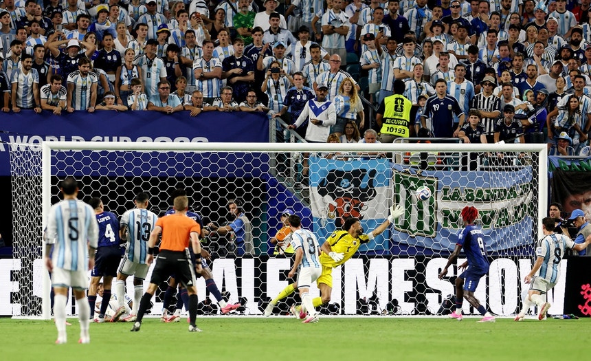 Imagem de Vozinha leva Cabo Verde na corrida ao prémio de melhor guardião da Bola de Ouro