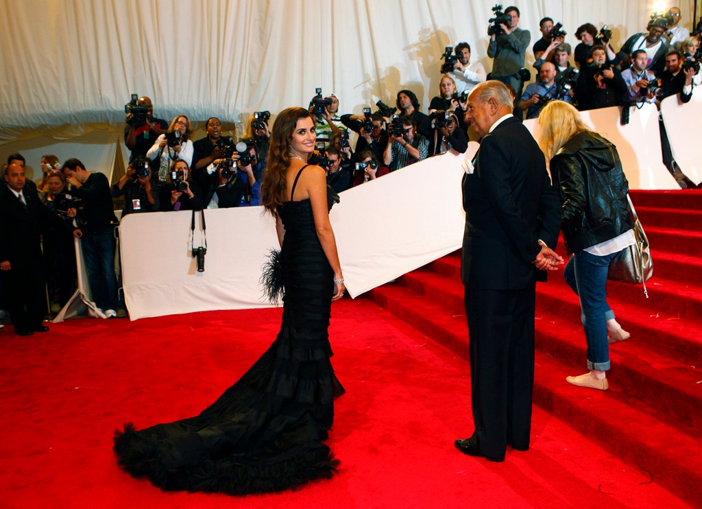  Penelope Cruz com vestido de la Renta em 2011 