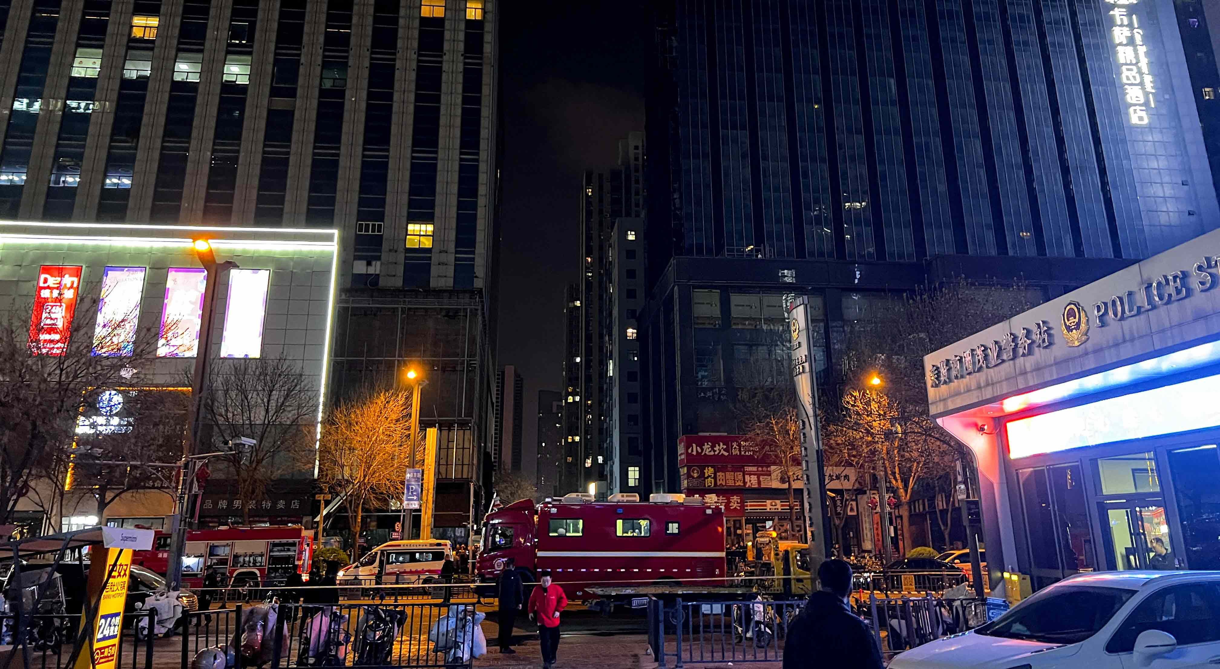 Pelo menos três mortos e 23 feridos em incêndio num edifício no centro da China