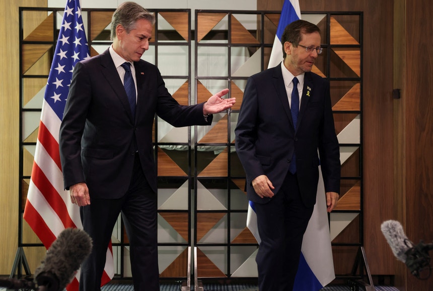 Antony Blinken com o presidente israelita, Isaac Herzog, em Telavive, Israel
