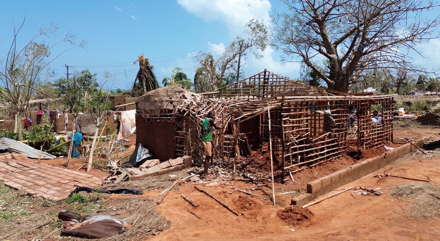 Imagem relacionada com a notícia: Ciclone Chido fez 34 mortos e destruiu 40 mil casas em Moçambique