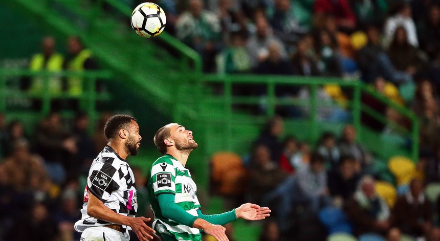 O Sporting continua a olhar para os dois primeiros lugares do campeonato à custa do talento de Bas Dost
