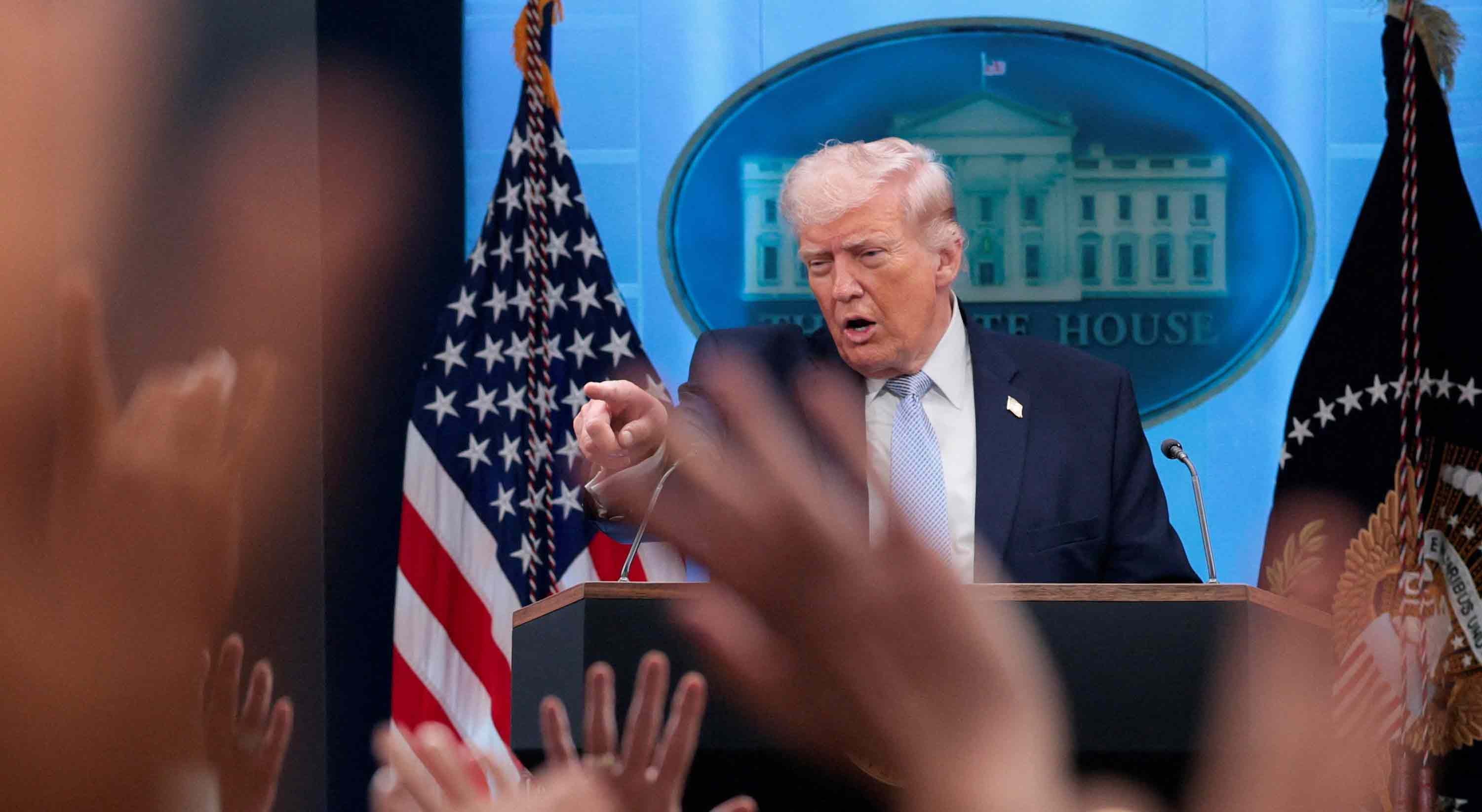 "Sem exceções". Trump anuncia tarifas imediatas de 50 por cento a países que forneçam armas ao Irão