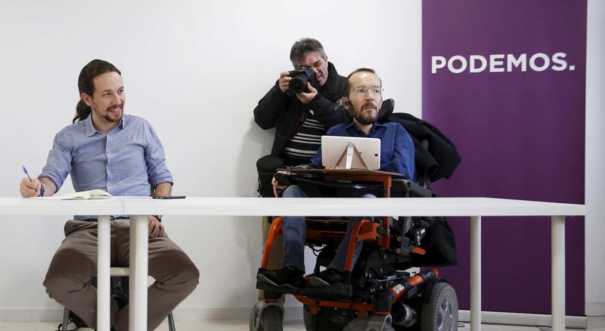 Pablo Echenique (à dir.) com Pablo Iglesias
