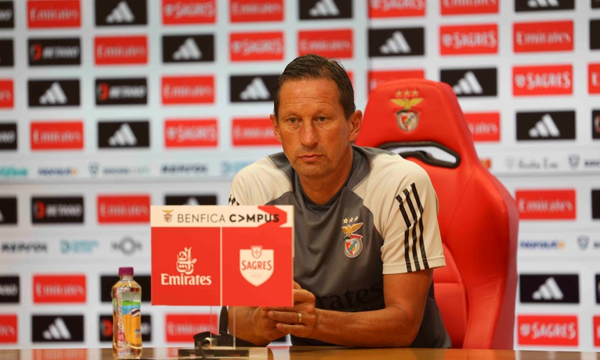 Roger Schmidt encara o jogo com o Braga com otimismo
