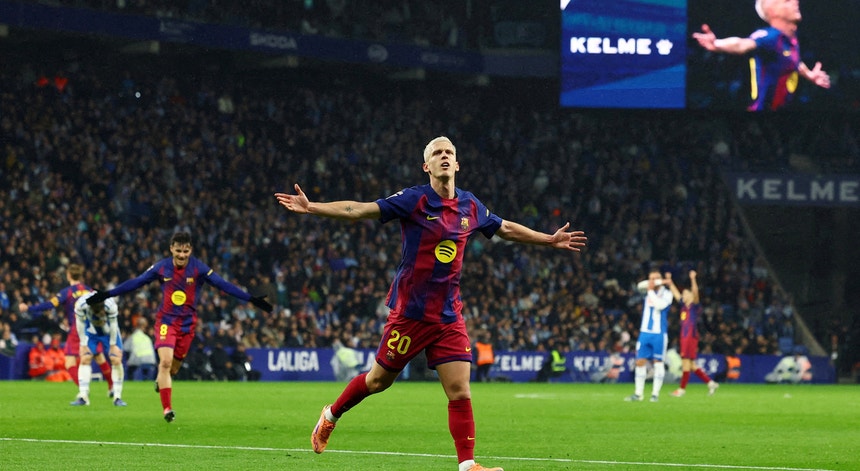 Barcelona sofre mas vence