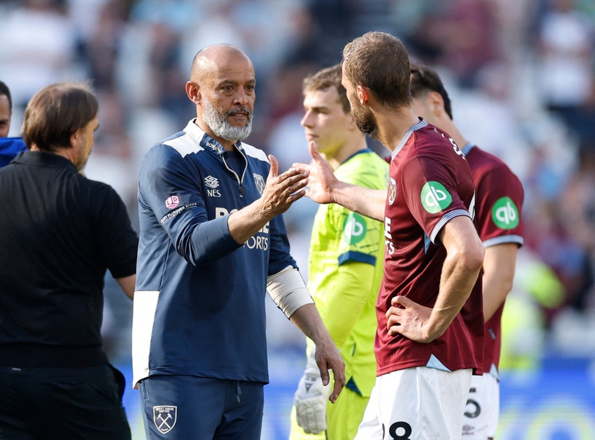 Nuno Espírito Santo continua no West Ham apesar da descida de divisão