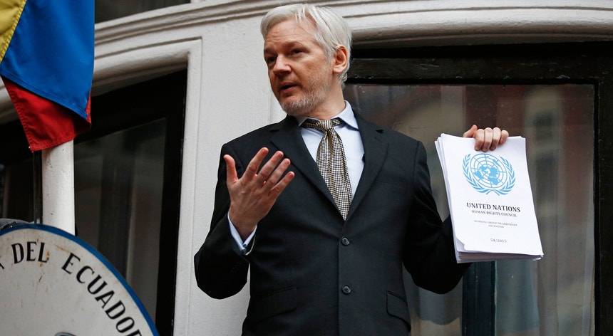 O fundador do WikiLeaks vive desde 2012 confinado à embaixada do Equador em Londres
