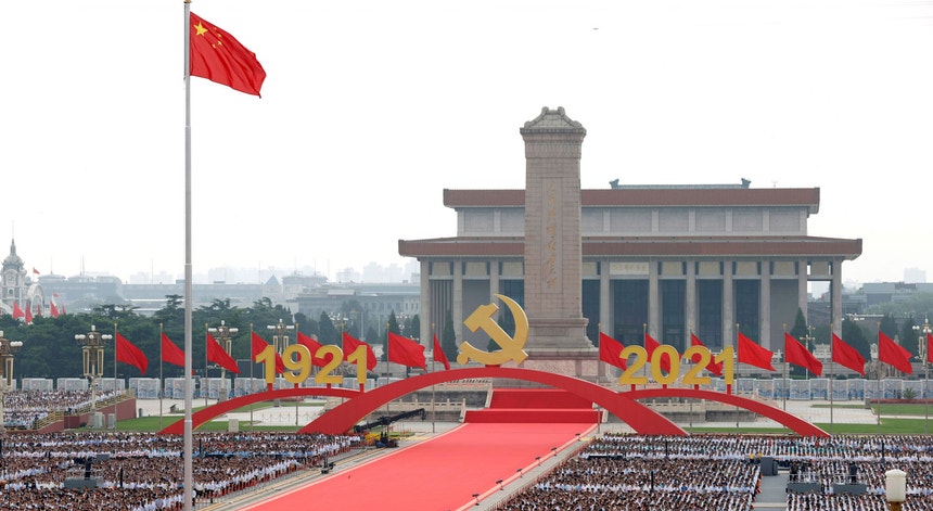 Em julho, a cerimónia de celebração dos 100 anos do Partido Comunista Chinês juntou dezenas de milhares de pessoas na Praça Tiananmen, em Pequim.
